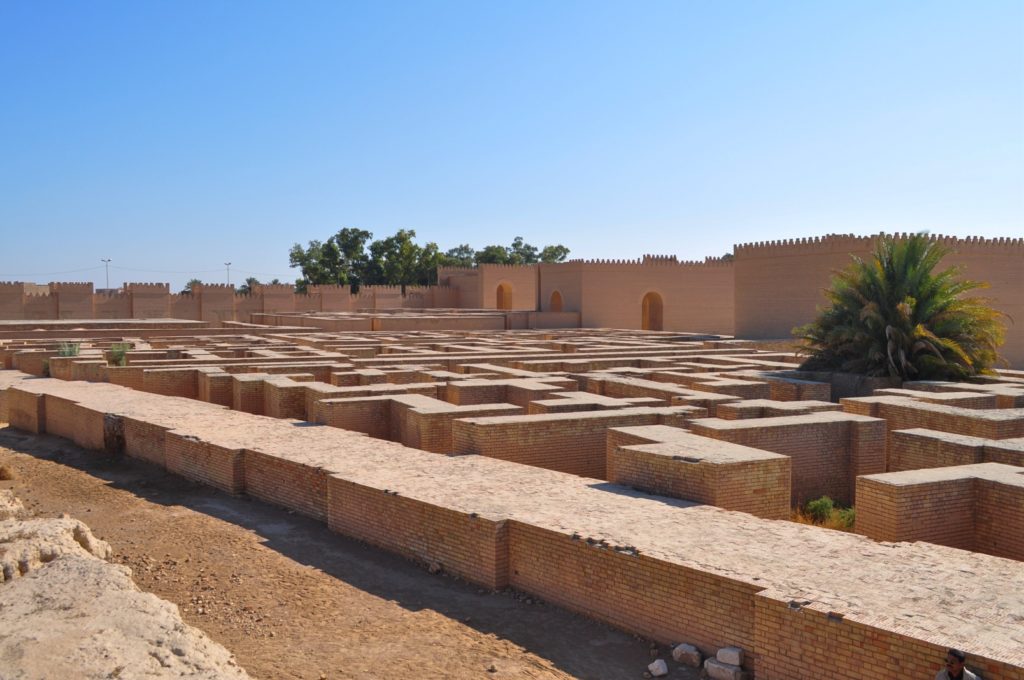 修復されたバビロニアの遺跡