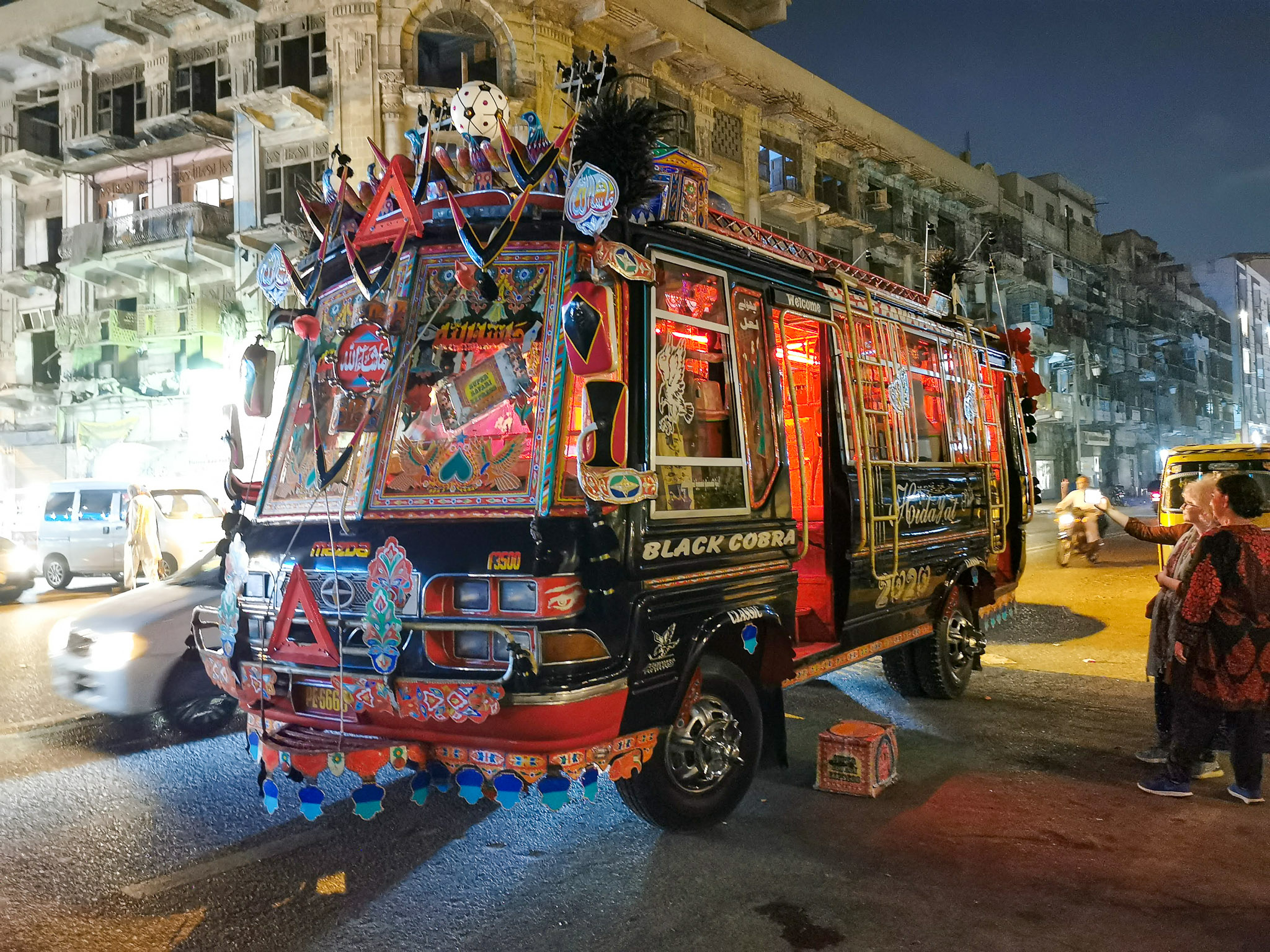 パキスタンのデコバス