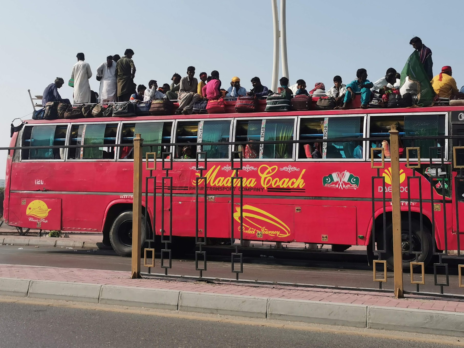 パキスタンのバス